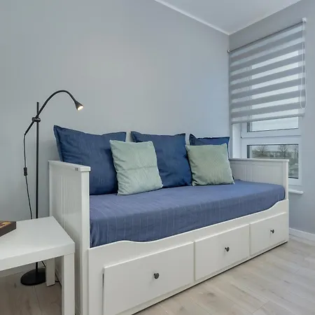 Cztery Pory Roku Komfortowy Z Balkonem I Miejscem Do Pracy By Renters Lägenhet