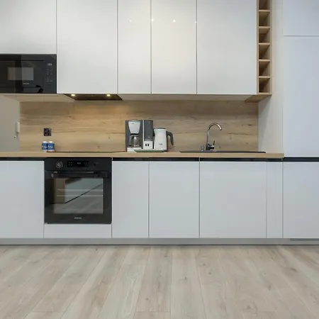 Cztery Pory Roku Komfortowy Z Balkonem I Miejscem Do Pracy By Renters Kołobrzeg