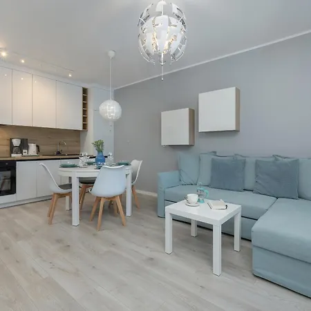 Cztery Pory Roku Komfortowy Z Balkonem I Miejscem Do Pracy By Renters Lägenhet