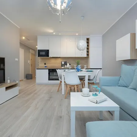 Cztery Pory Roku Komfortowy Z Balkonem I Miejscem Do Pracy By Renters Lägenhet