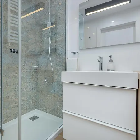 Cztery Pory Roku Komfortowy Z Balkonem I Miejscem Do Pracy By Renters *