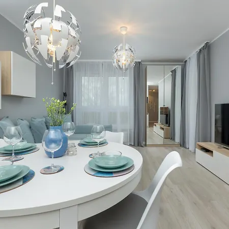 Lägenhet Cztery Pory Roku Komfortowy Z Balkonem I Miejscem Do Pracy By Renters