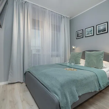 Lägenhet Cztery Pory Roku Komfortowy Z Balkonem I Miejscem Do Pracy By Renters *