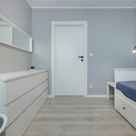 Lägenhet Cztery Pory Roku Komfortowy Z Balkonem I Miejscem Do Pracy By Renters *