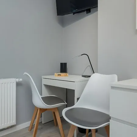 Cztery Pory Roku Komfortowy Z Balkonem I Miejscem Do Pracy By Renters Lägenhet *